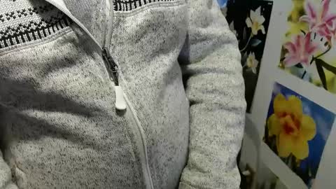 Snapshot of vixenfyre chatting on December 23, 1:40 am Vixen Fyre online show from December 23, 1:40 am