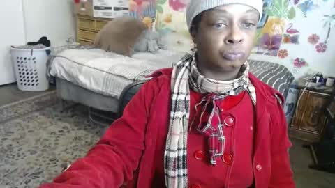 Snapshot of vixenfyre chatting on February 17, 11:20 pm Vixen Fyre online show from February 17, 11:20 pm