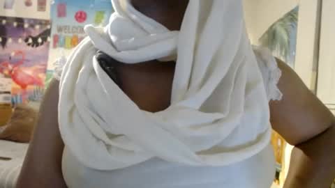 Snapshot of vixenfyre chatting on February 23, 9:00 am Vixen Fyre online show from February 23, 9:00 am