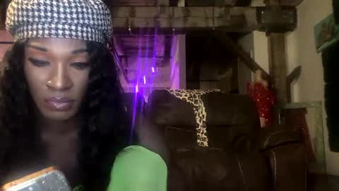 Snapshot of vixenthedoll chatting on December 11, 1:26 am 10 inch online show from December 11, 1:26 am