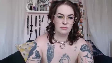 Snapshot of vixinvvitch chatting on June 9, 3:56 pm VIXIN online show from June 9, 3:56 pm