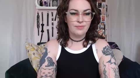 Snapshot of vixinvvitch chatting on June 10, 4:28 pm VIXIN online show from June 10, 4:28 pm
