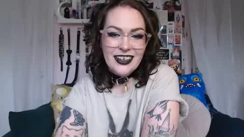 Snapshot of vixinvvitch chatting on June 13, 4:27 pm VIXIN online show from June 13, 4:27 pm