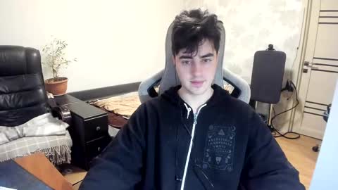 Snapshot of vlad1605 chatting on December 4, 11:08 am Martin online show from December 4, 11:08 am