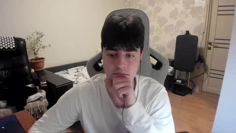 Snapshot of vlad1605 chatting on December 14, 6:19 am Martin online show from December 14, 6:19 am