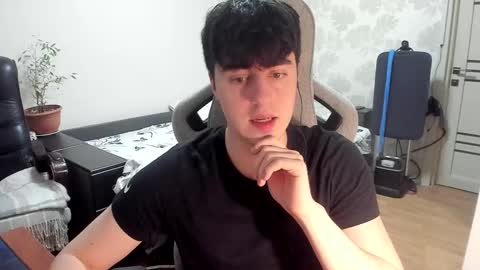 Snapshot of vlad1605 chatting on December 21, 5:03 am Martin online show from December 21, 5:03 am