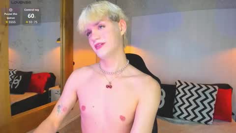 Snapshot of vladhellsing4 chatting on February 7, 1:48 pm Vlad online show from February 7, 1:48 pm