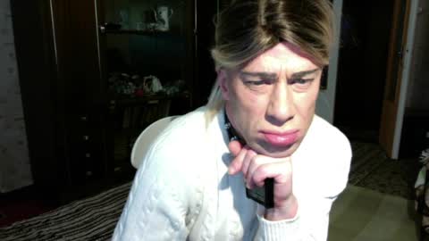 Snapshot of vladiskin chatting on April 4, 2:25 pm Violetta Elysia online show from April 4, 2:25 pm