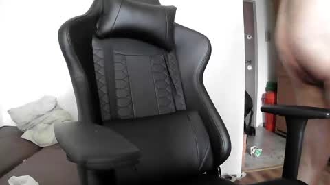 Snapshot of vladroma1 chatting on March 29, 6:57 am vladroma1 online show from March 29, 6:57 am