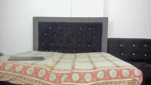 Snapshot of vlisper chatting on February 21, 1:45 pm Lis online show from February 21, 1:45 pm