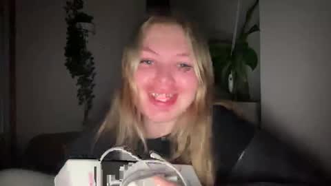 Hey Im Charlie 3 online show from December 22, 10:40 pm