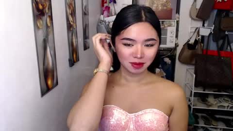 Snapshot of voganmarie chatting on July 13, 6:05 am voganmarie online show from July 13, 6:05 am