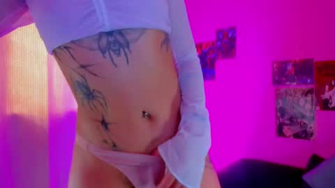 Snapshot of void_smokin chatting on June 24, 5:01 pm Gabriela online show from June 24, 5:01 pm