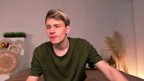 Snapshot of volan_starts chatting on February 17, 4:31 am Dan online show from February 17, 4:31 am