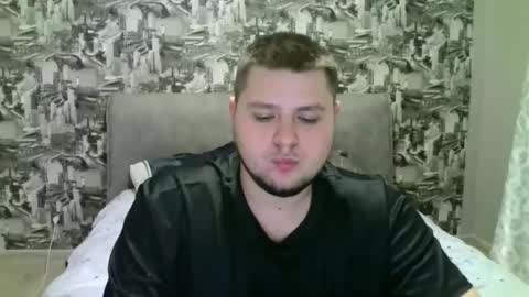 Snapshot of volshebnik_130 chatting on October 28, 7:38 pm Volshebnik1302 online show from October 28, 7:38 pm