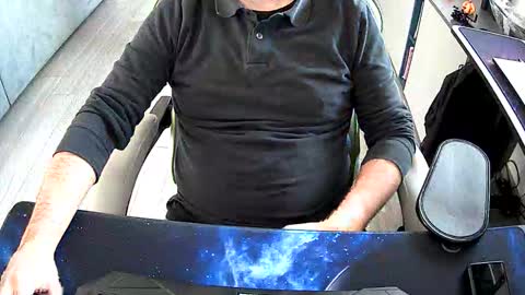 Snapshot of vonele chatting on October 22, 7:41 am Vonn online show from October 22, 7:41 am