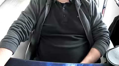 Snapshot of vonele chatting on December 1, 12:43 pm Vonn online show from December 1, 12:43 pm