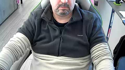 Snapshot of vonele chatting on February 5, 10:09 am Vonn online show from February 5, 10:09 am