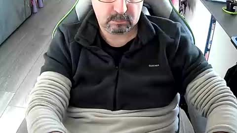 Snapshot of vonele chatting on February 9, 1:26 pm Vonn online show from February 9, 1:26 pm