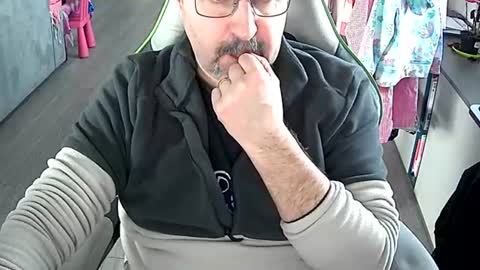 Snapshot of vonele chatting on February 10, 2:10 pm Vonn online show from February 10, 2:10 pm