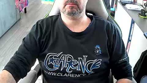 Snapshot of vonele chatting on February 12, 12:44 pm Vonn online show from February 12, 12:44 pm