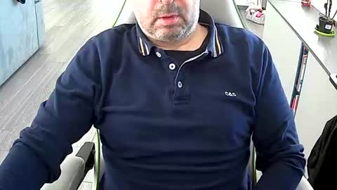 Snapshot of vonele chatting on February 18, 8:32 am Vonn online show from February 18, 8:32 am