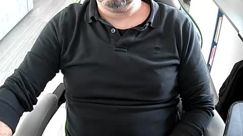 Snapshot of vonele chatting on March 2, 12:56 pm Vonn online show from March 2, 12:56 pm