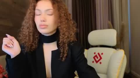 Lily online show from June 21, 5:32 am