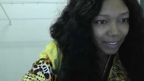 Snapshot of voyeurbae chatting on December 18, 10:21 am Strokahontasxxx online show from December 18, 10:21 am