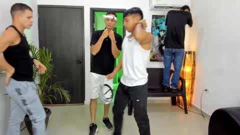 voyeurism_guys online show from November 10, 11:04 pm