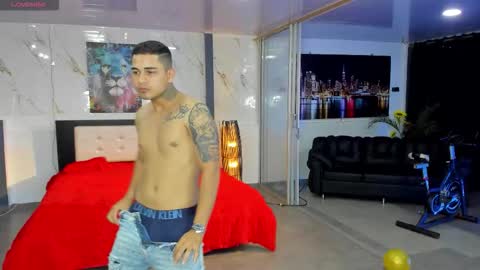 voyeurism_guys online show from March 25, 11:11 pm