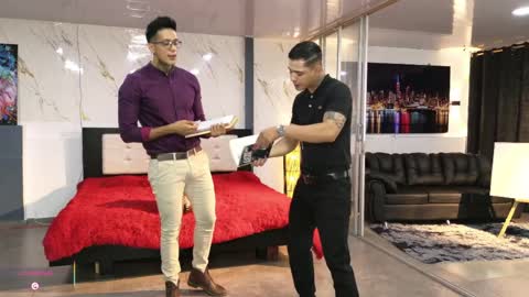 voyeurism_guys online show from April 7, 11:15 pm