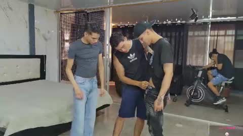 Snapshot of voyeurism_guys chatting on June 15, 10:34 pm voyeurism_guys online show from June 15, 10:34 pm