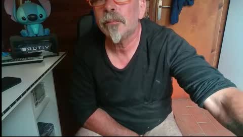 oscar online show from November 1, 1:24 pm