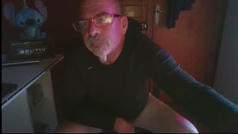 oscar online show from November 17, 8:03 pm