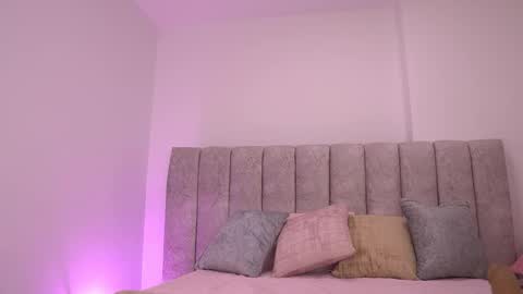 Snapshot of vvioleta_ chatting on November 5, 3:06 am Violeta online show from November 5, 3:06 am