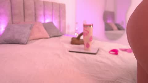 Snapshot of vvioleta_ chatting on November 14, 3:05 am Violeta online show from November 14, 3:05 am