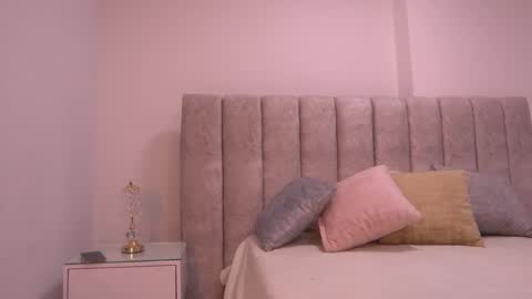 Snapshot of vvioleta_ chatting on December 3, 3:03 am Violeta online show from December 3, 3:03 am