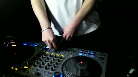 VybzKartel online show from February 18, 5:25 am