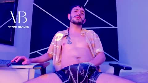 Snapshot of vynny_blacke_ chatting on February 10, 4:16 am Vynny Blacke online show from February 10, 4:16 am