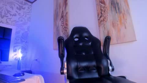 Snapshot of vynny_blacke_ chatting on February 18, 4:30 am Vynny Blacke online show from February 18, 4:30 am