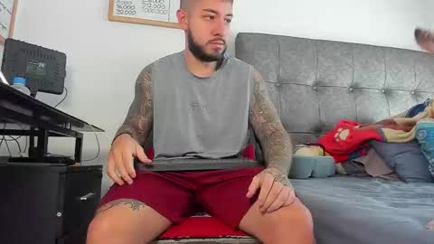 Snapshot of vyxen_ chatting on February 16, 2:02 pm vyxen_ online show from February 16, 2:02 pm