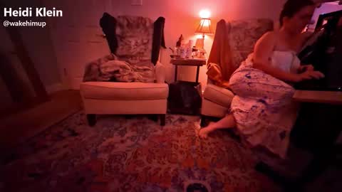 wakehimup online show from December 19, 9:05 am