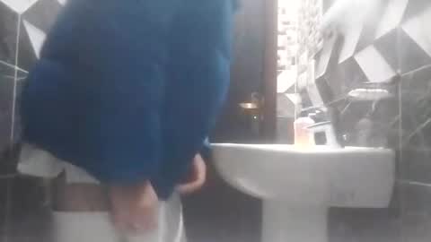 Snapshot of waleeromance chatting on December 14, 6:34 pm Hothardick online show from December 14, 6:34 pm