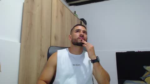 Snapshot of walter_brownn01 chatting on November 4, 11:04 pm WALTER BROWN online show from November 4, 11:04 pm