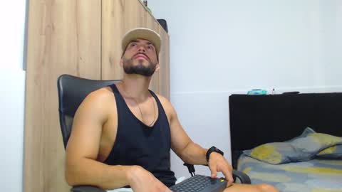 Snapshot of walter_brownn01 chatting on November 8, 3:56 pm WALTER BROWN online show from November 8, 3:56 pm