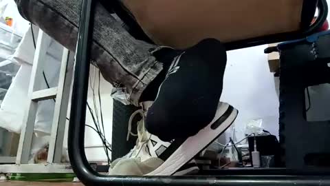Snapshot of waltherfeet_ chatting on May 15, 6:59 pm WaltherFeet online show from May 15, 6:59 pm