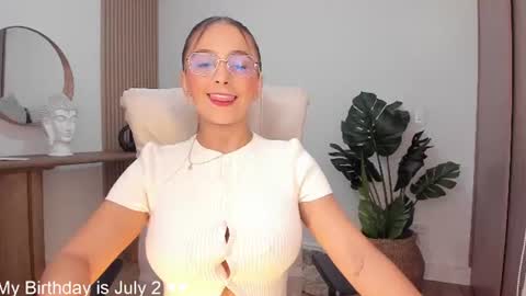 Snapshot of wandathompson_ chatting on June 11, 10:57 am Wanda online show from June 11, 10:57 am