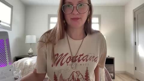 Snapshot of wanderlustjade chatting on January 18, 4:55 pm Jade Adonis online show from January 18, 4:55 pm