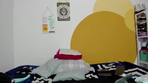 Waningrose  Lu online show from November 12, 9:25 pm